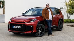 Toyota RAV 4 2.5 HEV 183 AT Distinctive+